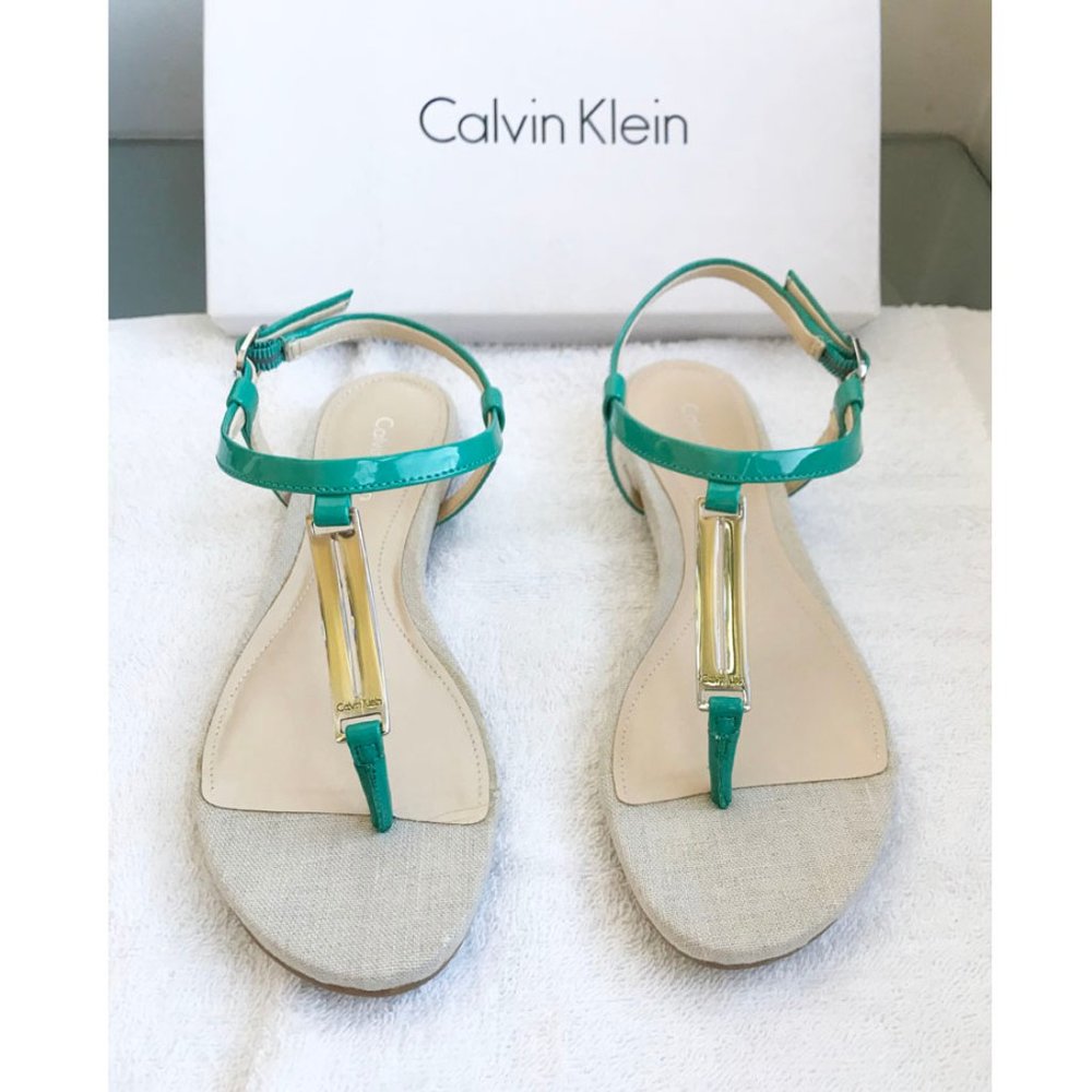Calvin Klein T-Strap Sandals 5M - Green & Linen